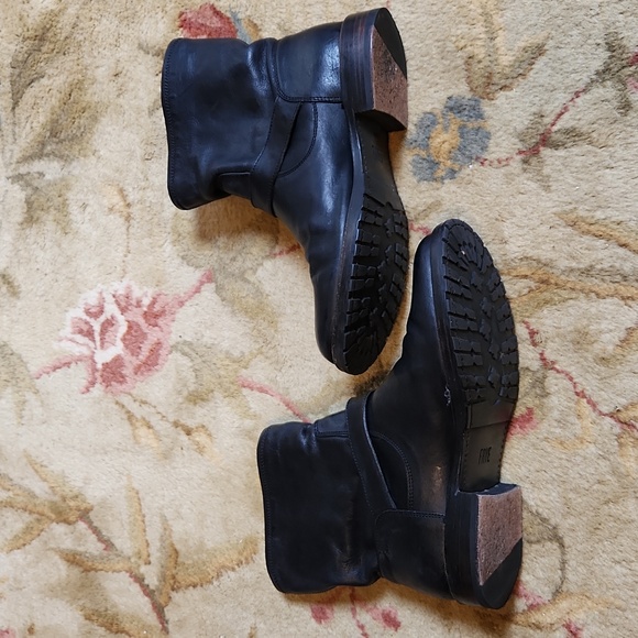 FRYE Nathalie black leather boot, 9.5 B - Picture 2 of 12